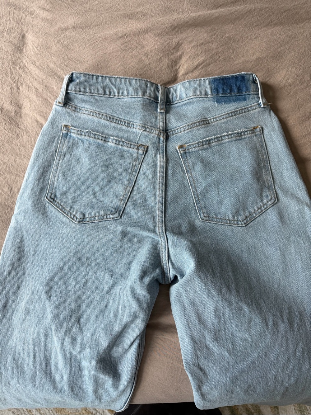 Abercrombie & Fitch Light Blue High-Rise Relaxed Jeans - Picture 4 of 5